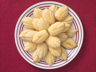 Madeleines Overhead