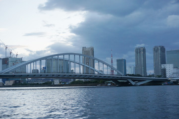 夕暮れの築地大橋と東京タワー