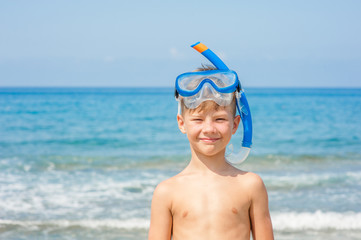 Obraz na płótnie Canvas Boy in snorkelling mask at beach. Space for text