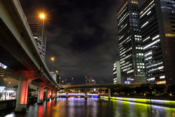 Fototapeta na wymiar 夜の阪神高速と中之島風景