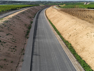 Luftbild einer neu gebauten Straße
