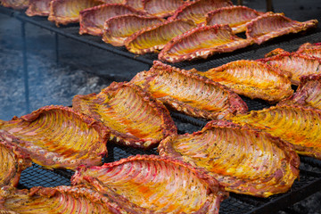 Obraz na płótnie Canvas pork ribs preparing on grill brazier