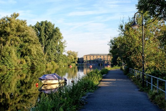 Am Leinpfad mit Blick auf das Wasserkraftwerk M&uuml;lheim an der Ruhr