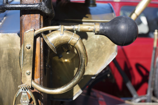 klaxon sur un camion de pompier de collection