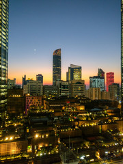 Fototapeta premium Abu Dhabi city skyline at a gorgeous sunset 