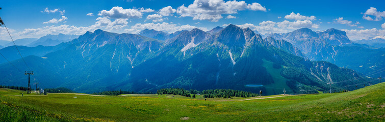 Kronplatz 2018-6   Panorama mit Blick vom Kronplatz auf die Dolomiten nach Süden.