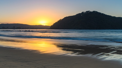Obraz premium Hazy Sunrise Seascape