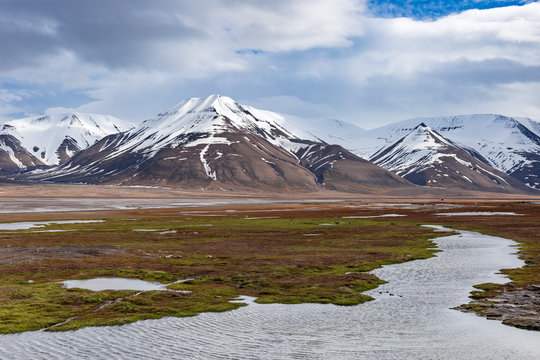 Adventdalen valley near Longyearbyen