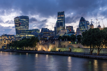 Fototapeta na wymiar city of london at night