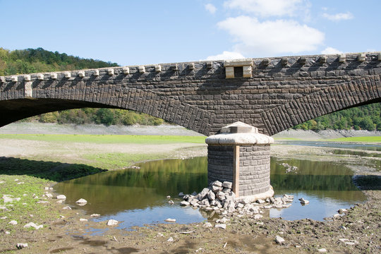 Die Aslabr&uuml;cke im Edersee in Nord Hessen