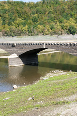 Die Aslabrücke im Edersee in Nord Hessen