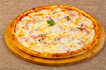 Pizza with ham
