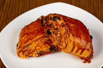 Bun with nuts