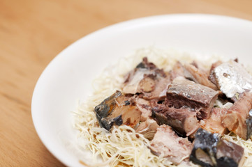 千切りキャベツと鯖の水煮