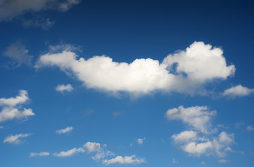 blue sky with lots of white clouds.Many white clouds are independent shapes.