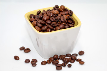 Kaffeebohnen im Gefäß