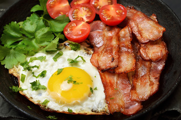 Appetizer fried egg with bacon