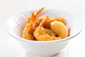 Fresh fried shrimps as apppetizer