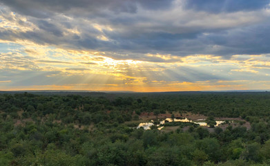 Sonnenuntergang in Afrika (Botswana und Zimbabwe)