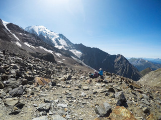 Nature and man. Lovers in the mountains. Extreme