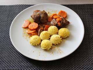 assiette de boeuf bourguignon
