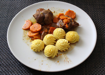 assiette de boeuf bourguignon
