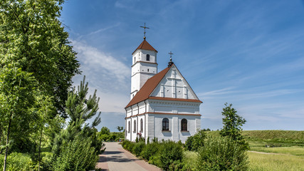 Fototapeta na wymiar церковь в селе Белорусь
