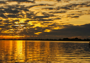 Fototapeta premium DORADO ATARDECER