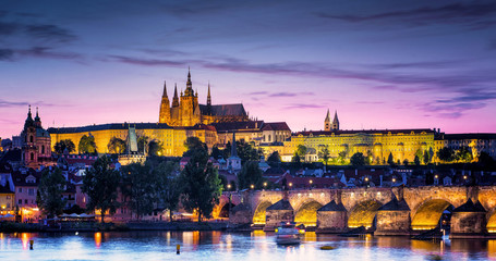 Fototapeta na wymiar Amazing Prague castle at sunset