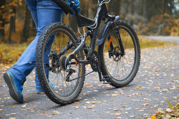 Fototapeta na wymiar Bike ride on autumn day