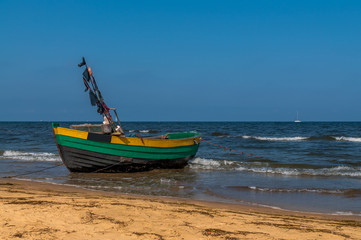 Fototapeta na wymiar Łodzie rybackie przy plaży, Sopot