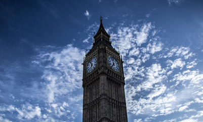 Fototapeta na wymiar Big Ben mit blauem Himmel