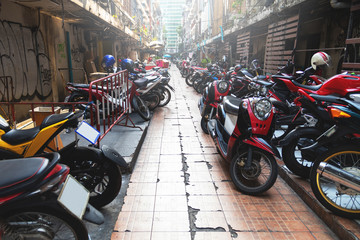 Fototapeta premium Parked scooters and motorcycles on the Bangkok city street