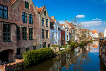 Fototapeta na wymiar Canals of the historical and beautiful Bruges town in Belgium