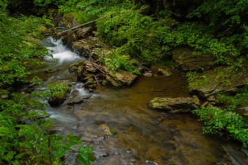 Obraz premium Long Exposure Waterfall Photography, Fresh Mountain Stream Moving Water
