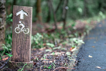 Signs, bicycling trails on the street, one observation point or traffic sign to show the extent and travel precautions.