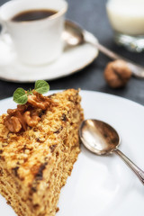 Dessert honey cake