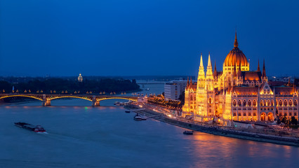 Naklejka na ściany i meble Budapest: Pariliament