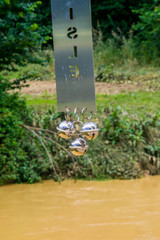 Grelots sur le pont de Lartigue, dans le Gers.