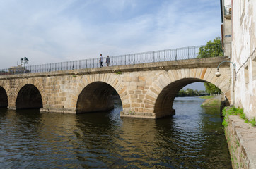 Fototapeta na wymiar Puente romano de Chaves, sobre el rio Tâmega. Tras-os-Montes. Portugal.