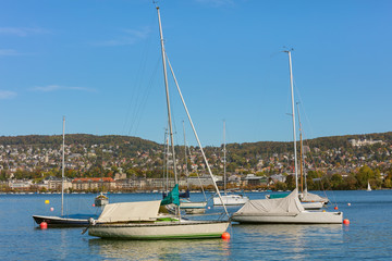 Fototapeta na wymiar Boats on Lake Zurich in Switzerland - view from the city of Zurich at the beginning of October