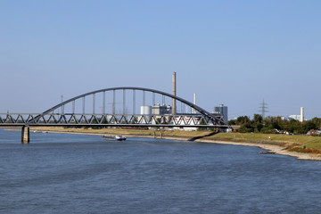 eisenbahnbrücke über den rhein