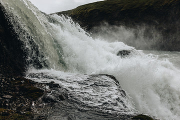 Obraz premium scenic view of beautiful mountain river flowing through highlands in Iceland