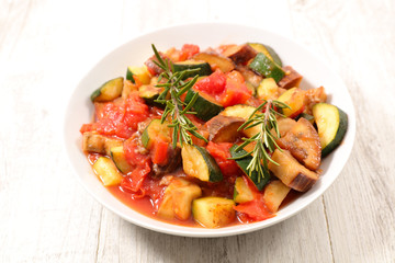 mixed vegetable and tomato sauce