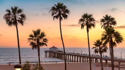 Fotobehang Manhattan Beach bij zonsondergang in Californië, Los Angeles, Verenigde Staten. Vintage verwerkt. © lucky-photo