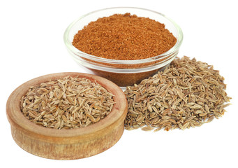 Crushed cumin with whole ones