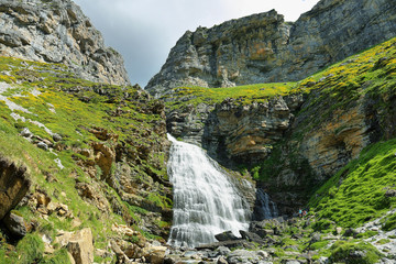 Fototapeta premium Horsetail waterfall in Ordesa, Spain