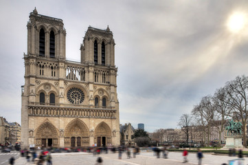 Fototapeta na wymiar Front view of the Notre-Dame Cathedral in Paris with a moody sky in winter 