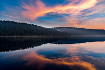 Fototapeta na wymiar Mountain lake before sunrise 
