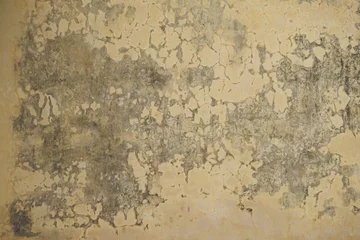 Foto auf Acrylglas Alte schmutzige strukturierte Wand Horizontaler Hintergrund der verblassten gelben alten bröckelnden Gipsstuckwand